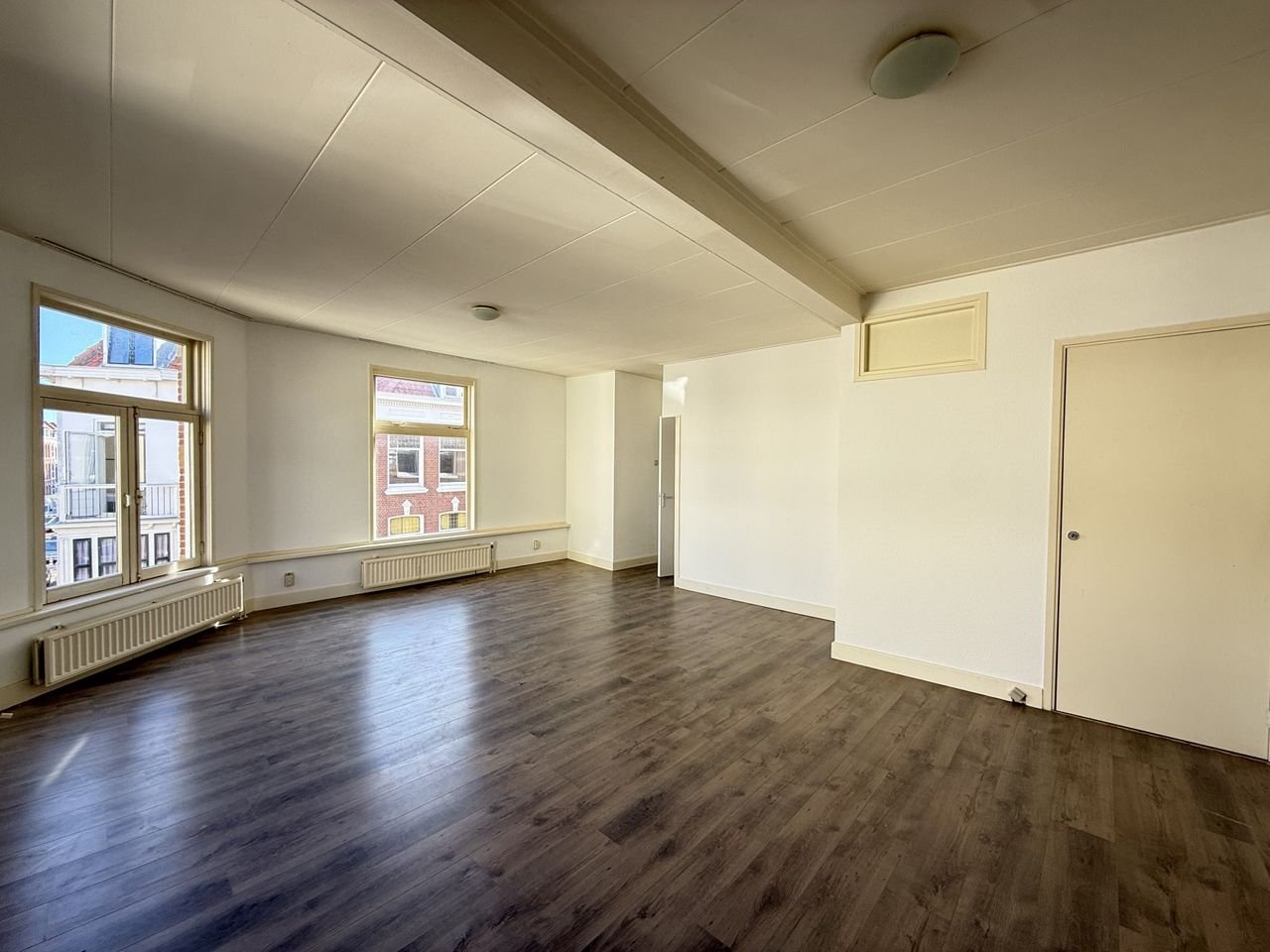 Bright corner apartment in the Zeeheldenkwartier - Image 3