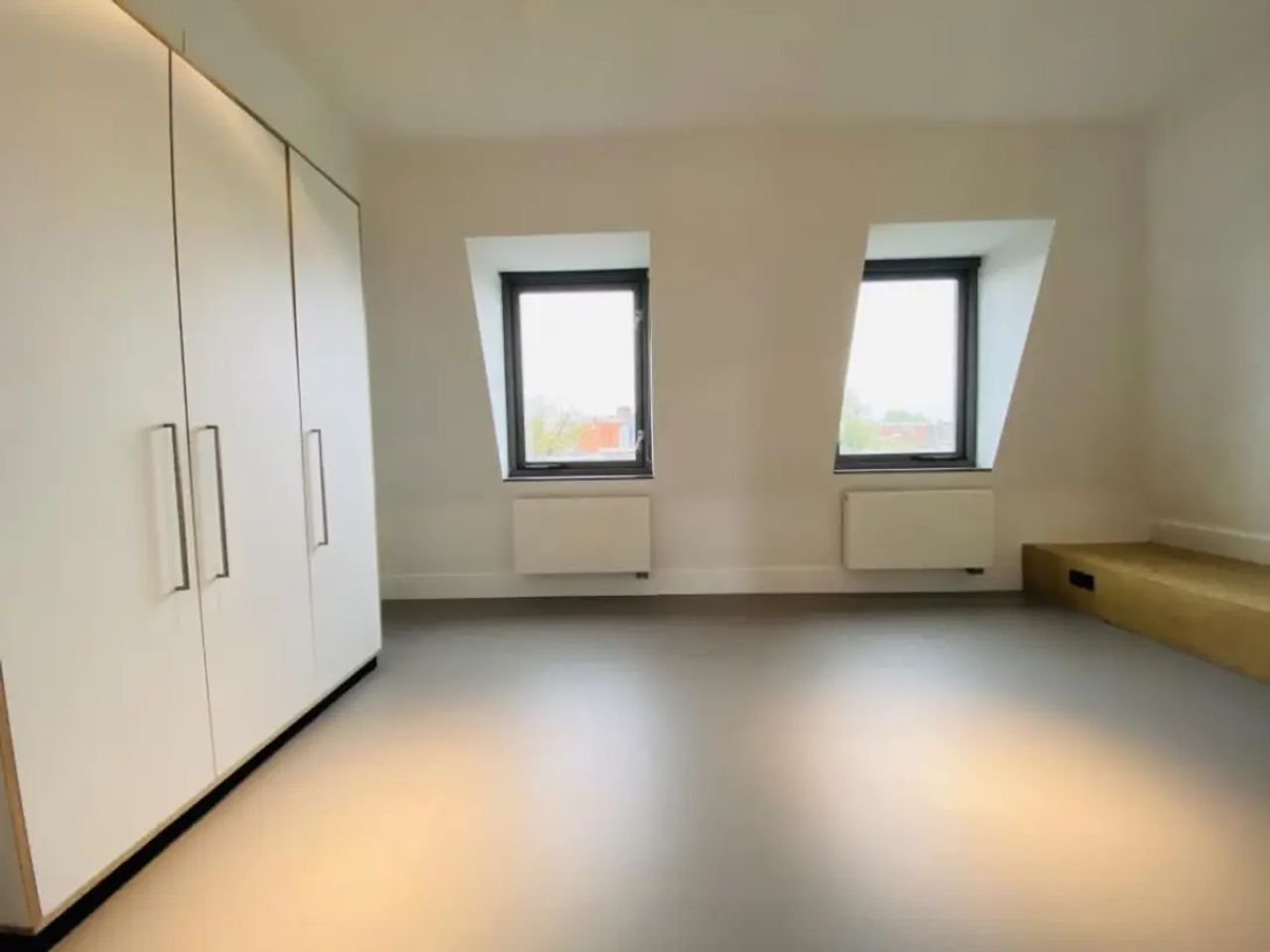 Lichte studio met balkon aan de Valkenboslaan - Afbeelding 2