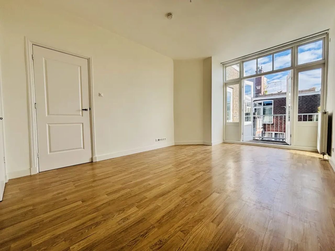 Ruim 4-kamer appartement met twee balkons - Afbeelding 1