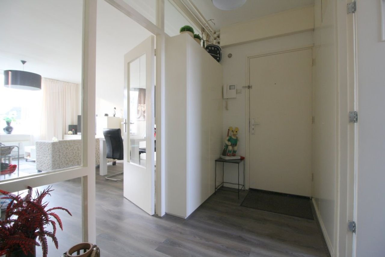 Furnished apartment with balcony - Image 2