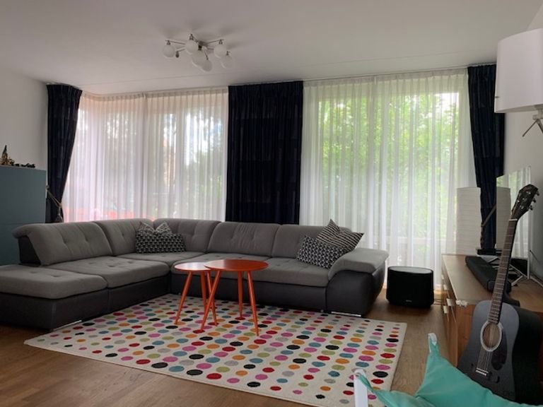 Spacious family home in Acht - Image 3