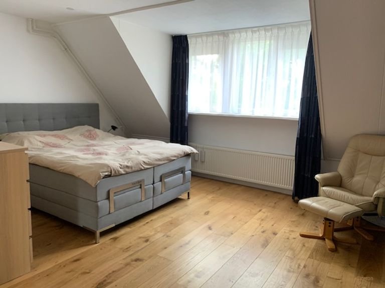 Spacious family home in Acht - Image 8