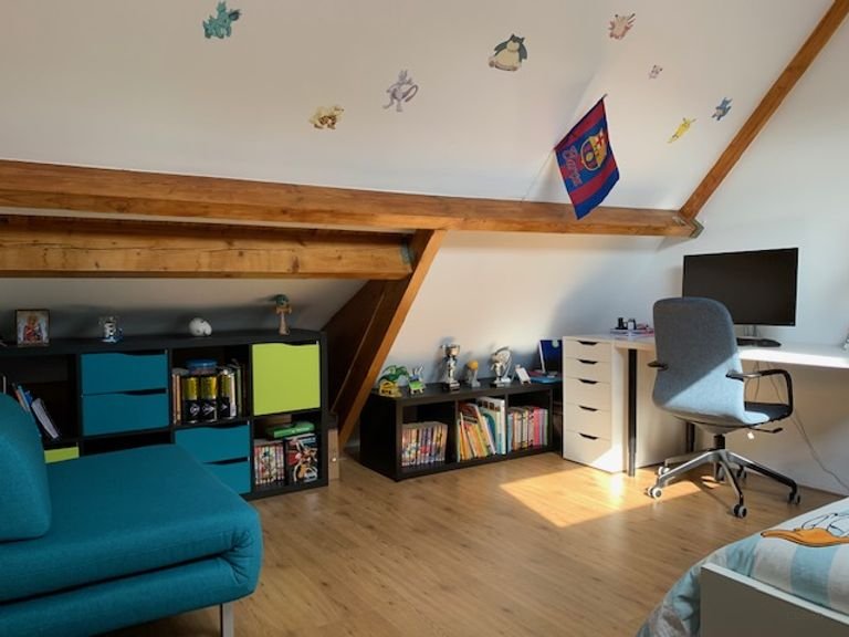 Spacious family home in Acht - Image 13