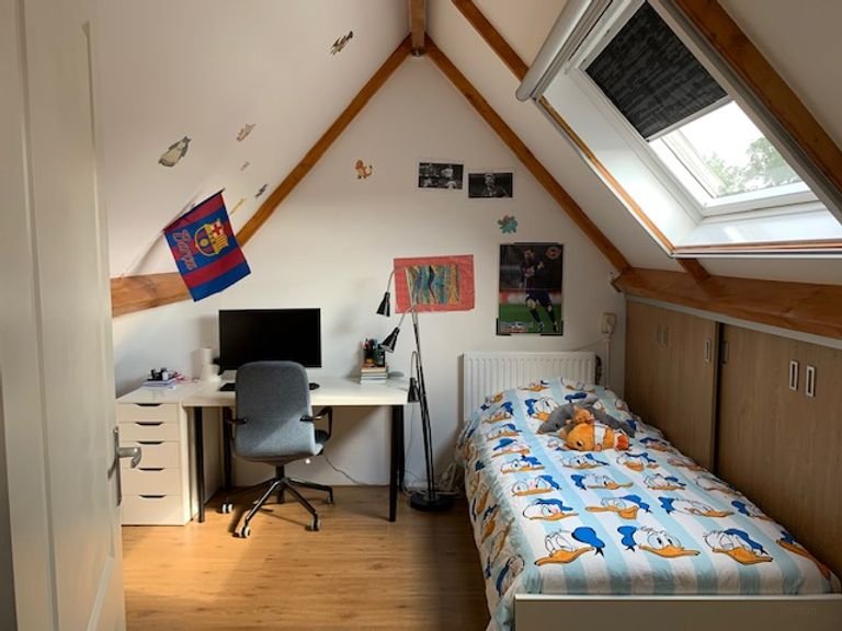 Spacious family home in Acht - Image 12