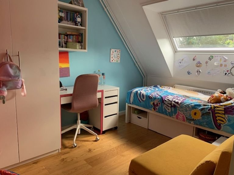 Spacious family home in Acht - Image 10