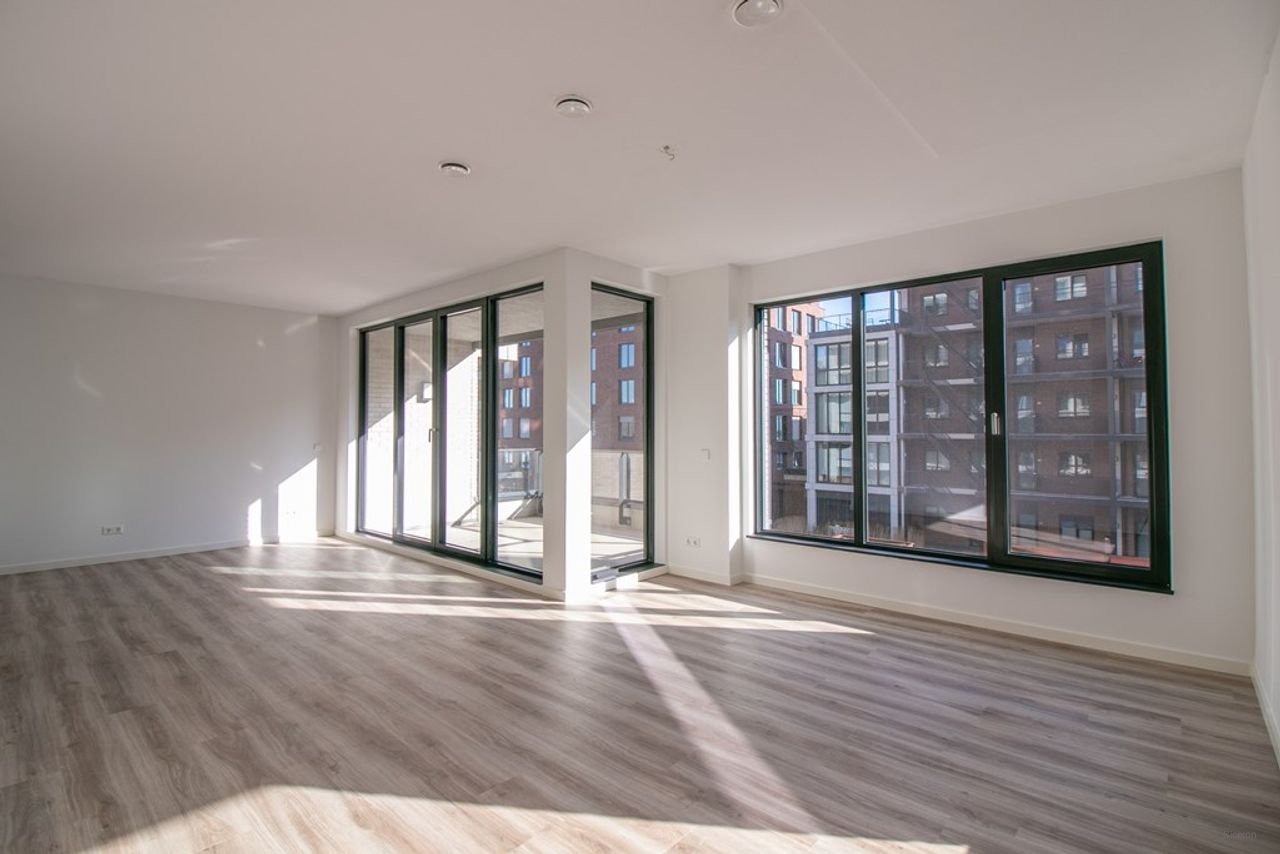 Living on the IJ on the 9th floor - Image 16