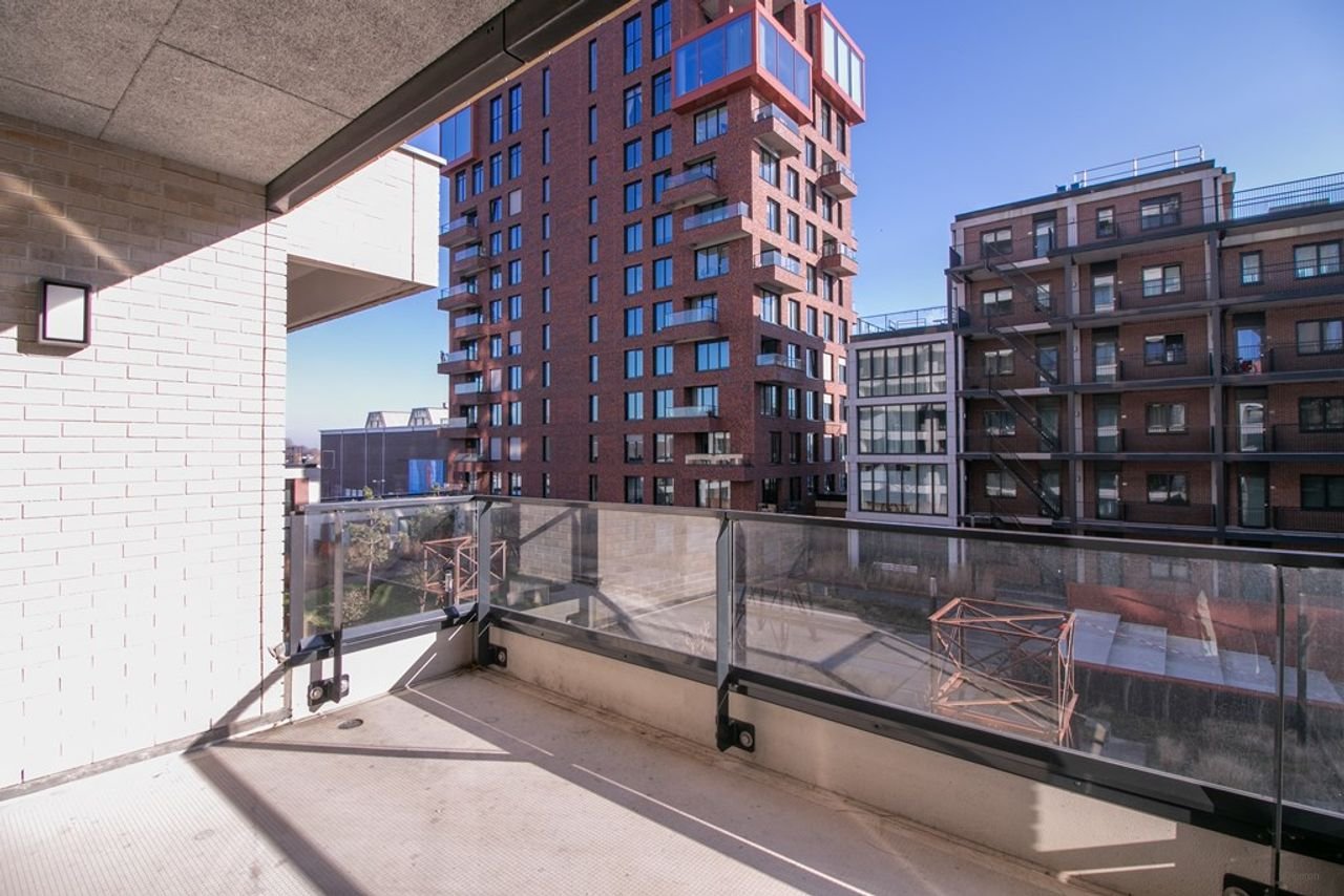 Living on the IJ on the 9th floor - Image 22