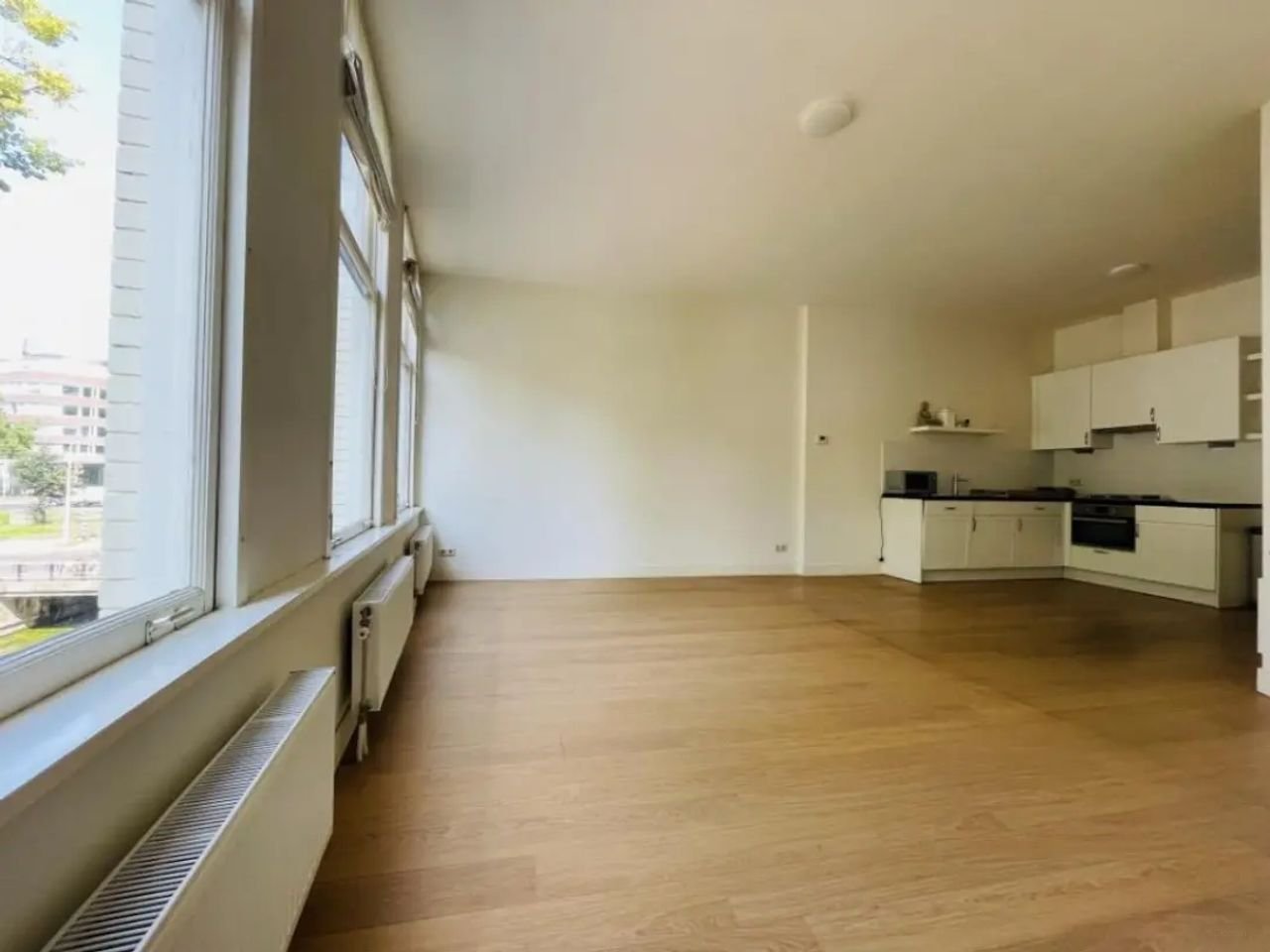 Licht 2-kamer appartement aan de gracht - Afbeelding 2