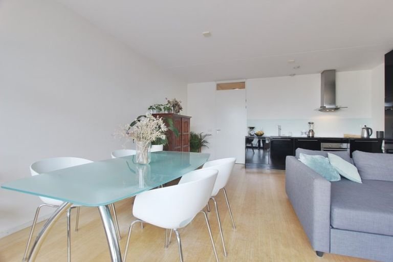 Licht appartement met gym en balkon - Afbeelding 9