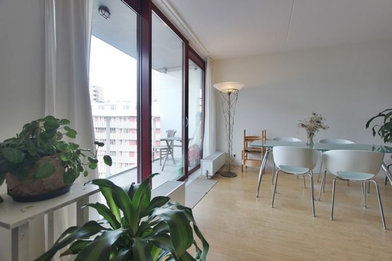 Licht appartement met gym en balkon - Afbeelding 11