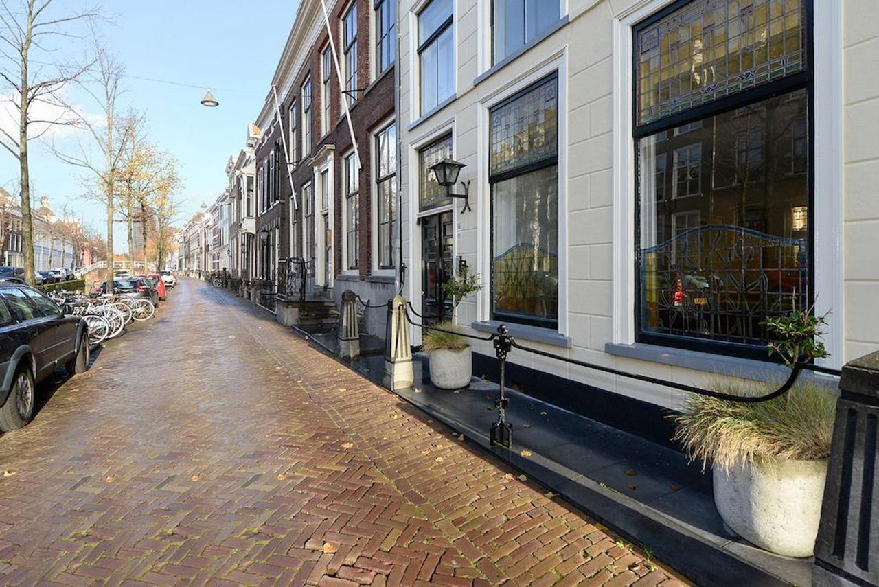 Canal-side living with city garden in Delft - Image 6