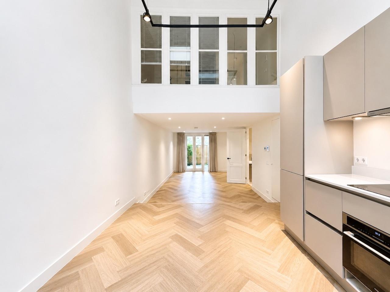 90m² apartment with garden in De Pijp - Image 5