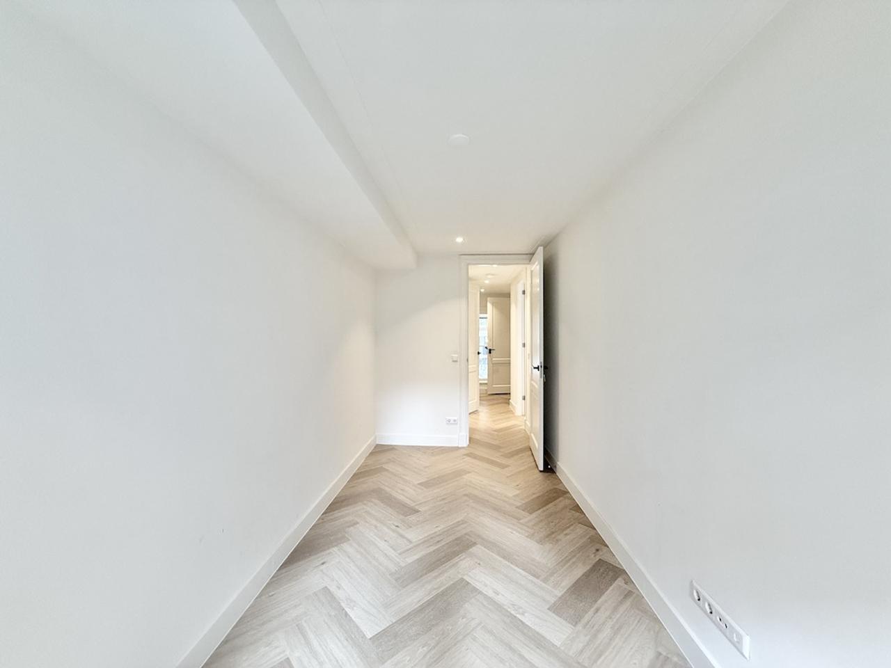 90m² apartment with garden in De Pijp - Image 14
