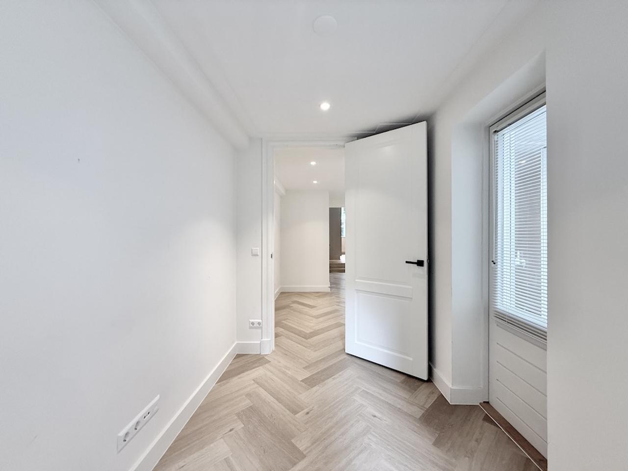 90m² apartment with garden in De Pijp - Image 8