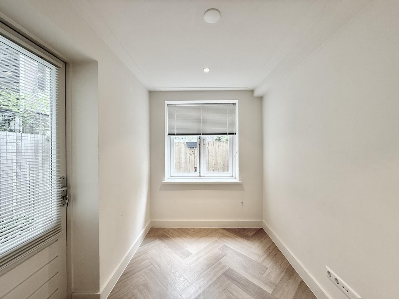 90m² apartment with garden in De Pijp - Image 7