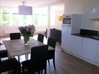 Spacious apartment (115 m²) with roof terrace