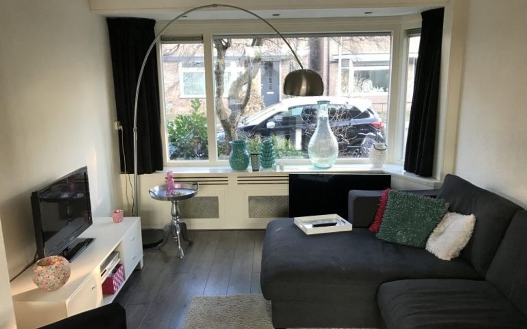 Characteristic house with sunny garden - Image 2