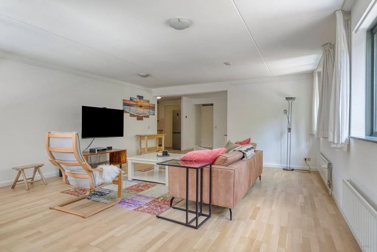 Spacious living in Amstelveen City Centre - Image 1