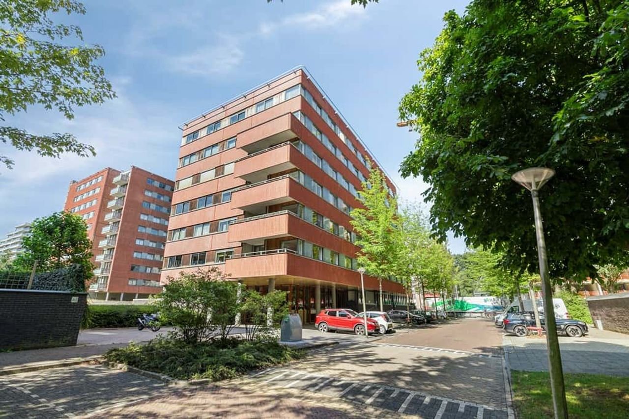 Spacious living in Amstelveen City Centre - Image 25