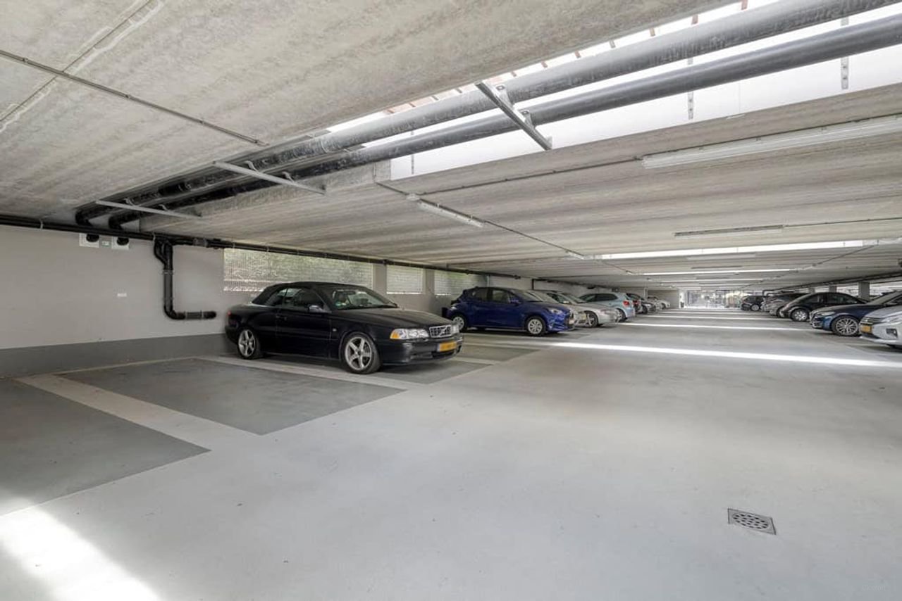 Spacious living in Amstelveen City Centre - Image 20