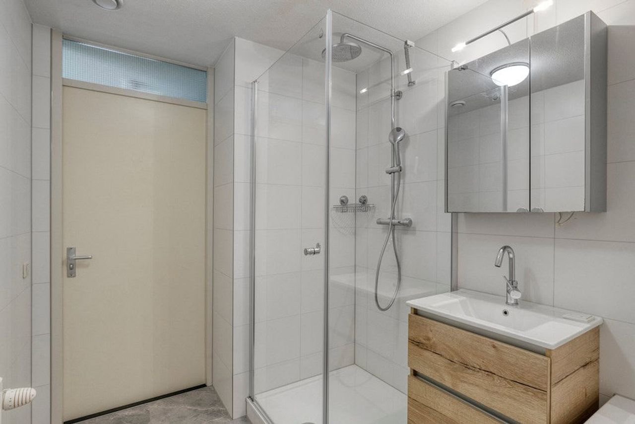 Spacious living in Amstelveen City Centre - Image 13