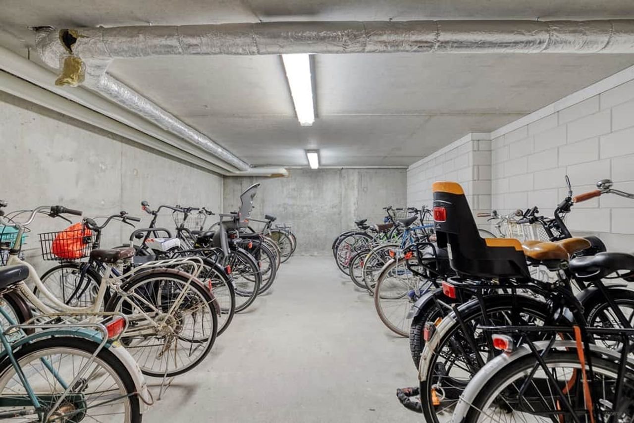 Spacious living in Amstelveen City Centre - Image 19