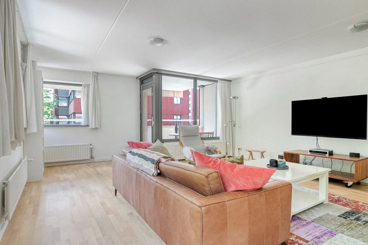 Spacious living in Amstelveen City Centre - Image 2