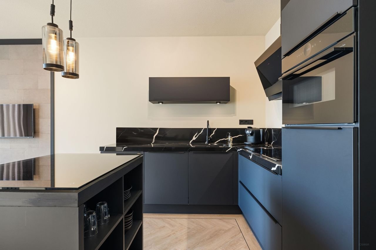 Luxury top-floor apartment in Hyde Park - Image 18