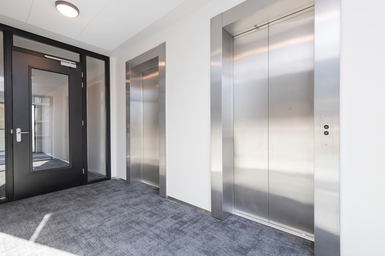 Luxury top-floor apartment in Hyde Park - Image 32