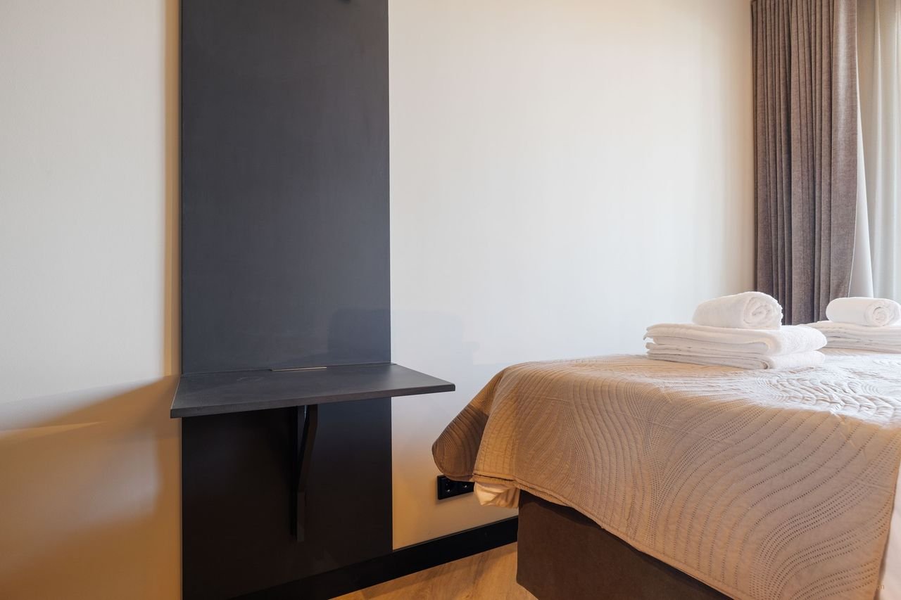 Luxury top-floor apartment in Hyde Park - Image 8