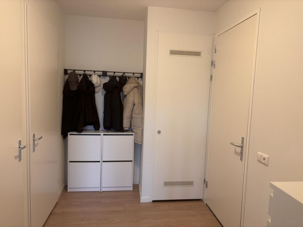 Modern apartment with private parking space - Image 3