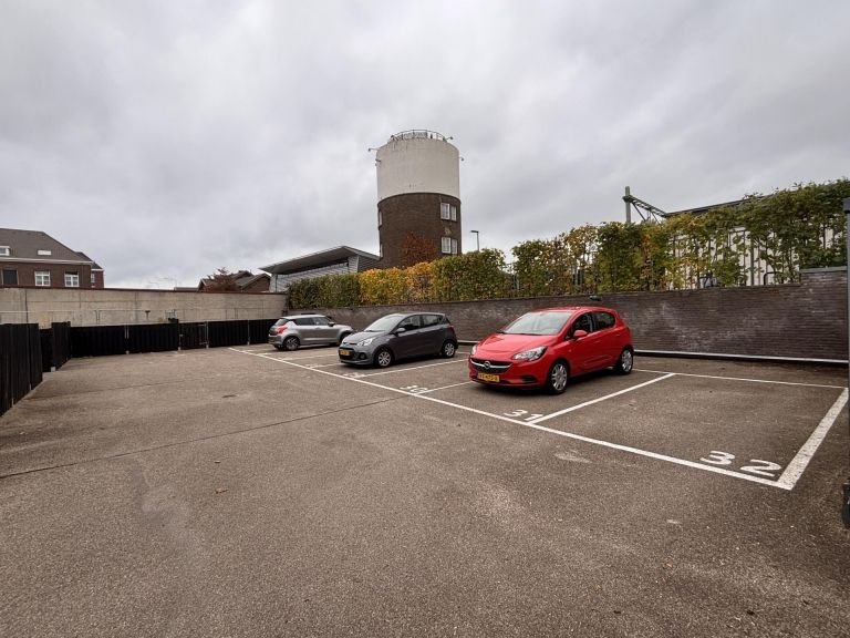 Modern apartment with private parking space - Image 22