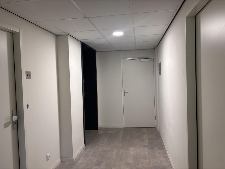 Modern apartment with private parking space - Image 21