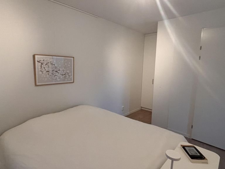 Modern apartment with private parking space - Image 13