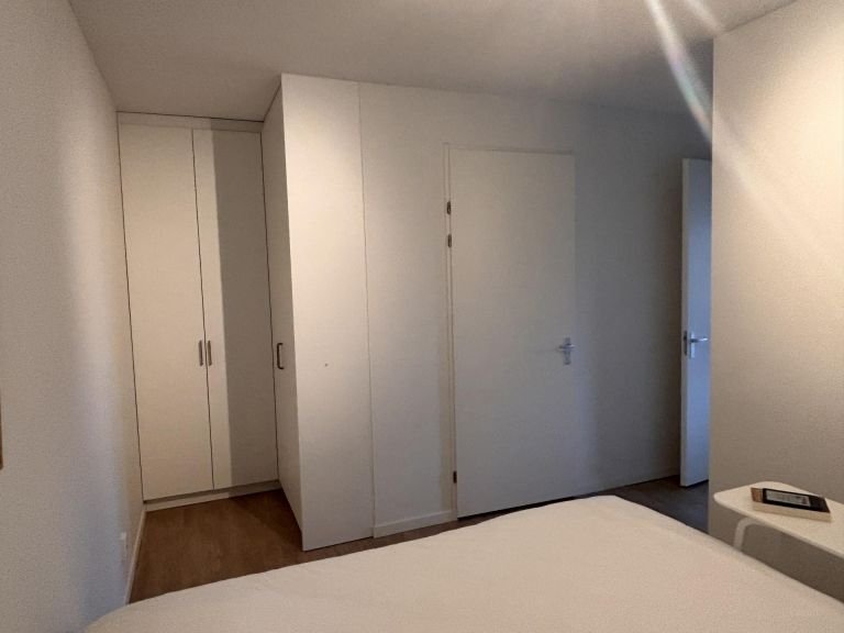 Modern apartment with private parking space - Image 14