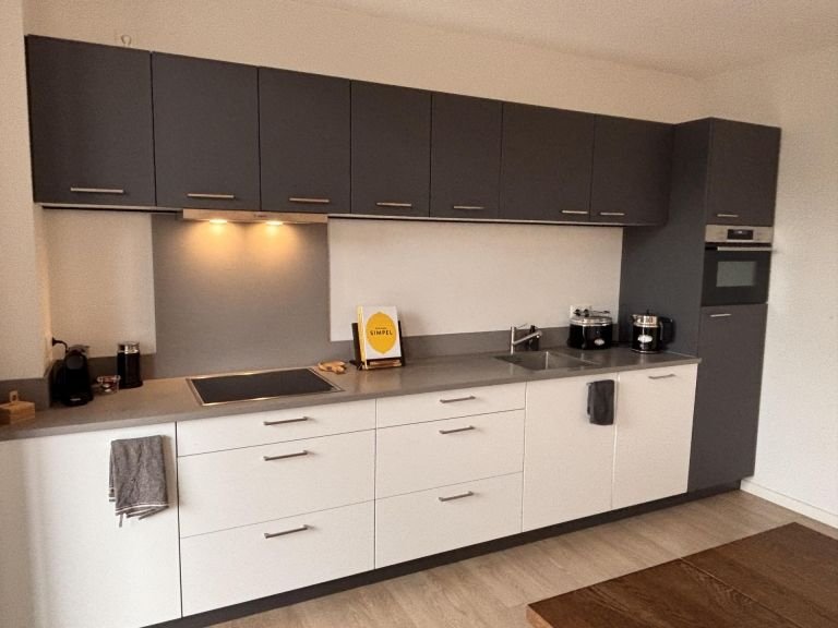 Modern apartment with private parking space - Image 10