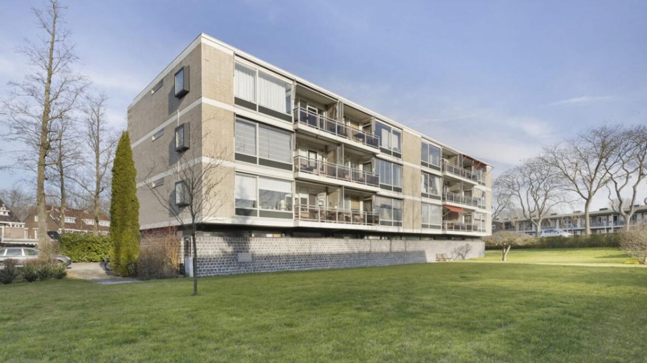 Zonnig appartement met balkon aan de Chabotlaan - Afbeelding 1
