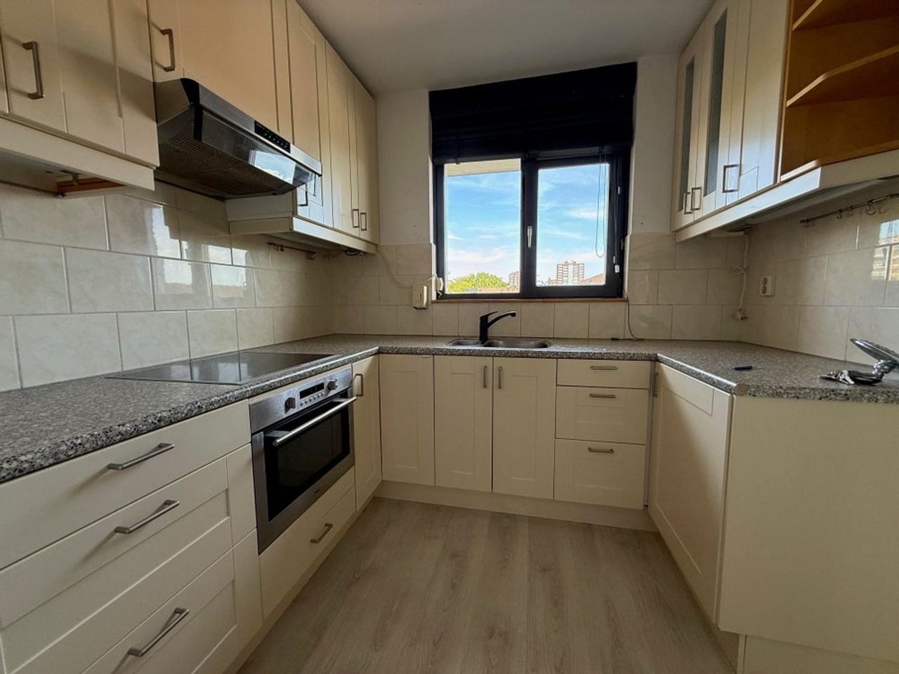 Spacious 4-room apartment: Fuutlaan - Image 12