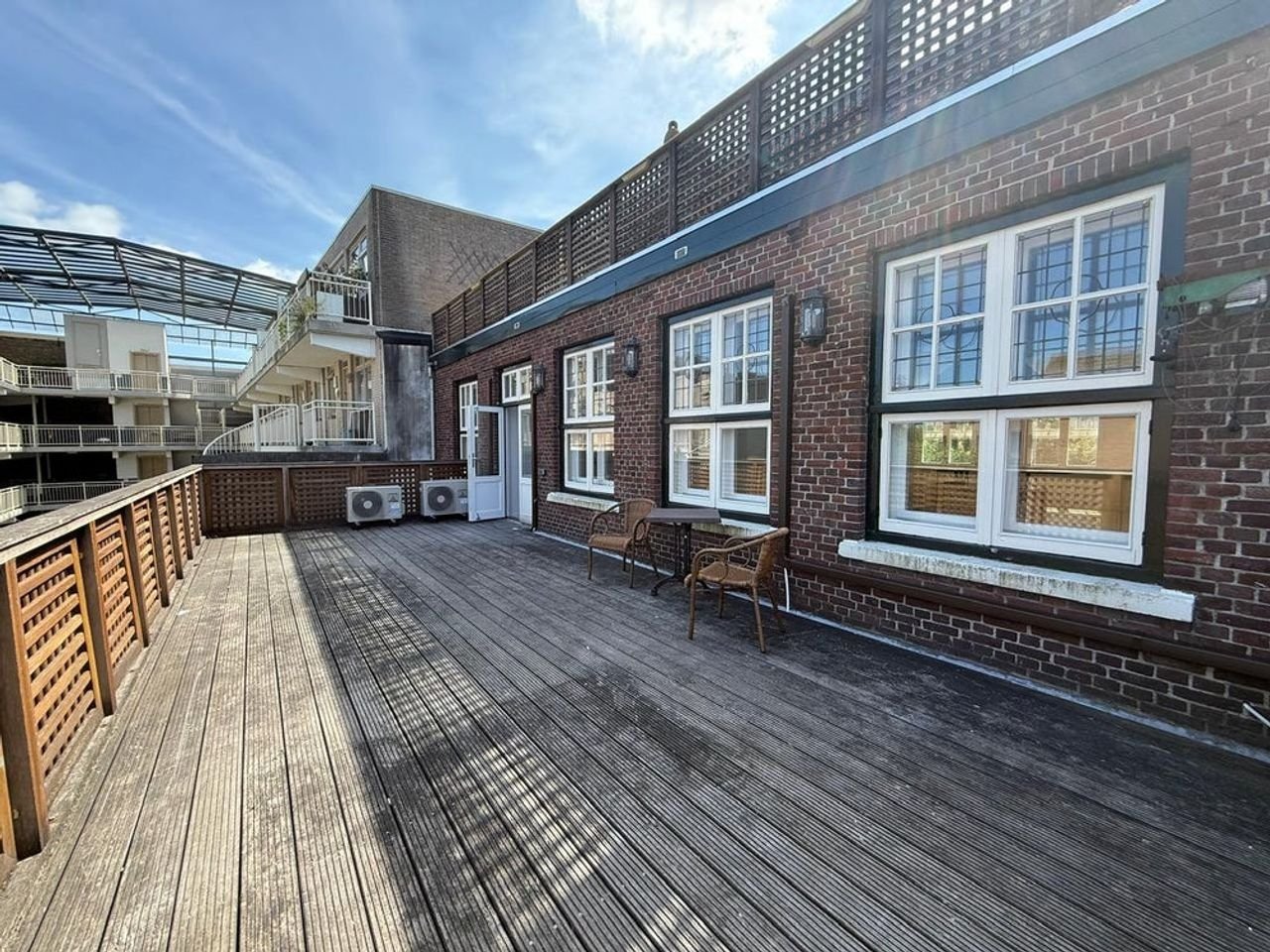 Renovated apartment in the heart of Dordrecht - Image 23