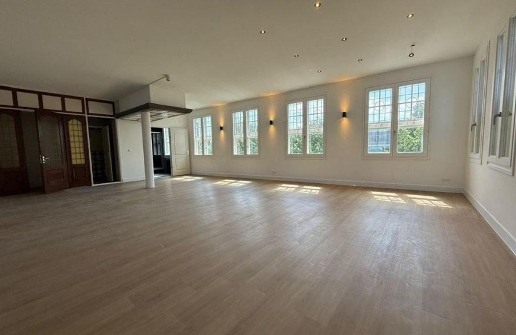 Renovated apartment in the heart of Dordrecht - Image 1