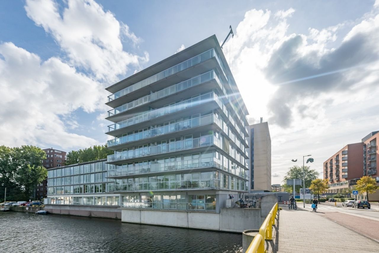 3-kamer appartement met balkon en parking - Afbeelding 1