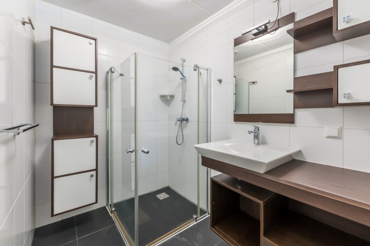 3-kamer appartement met balkon en parking - Afbeelding 9