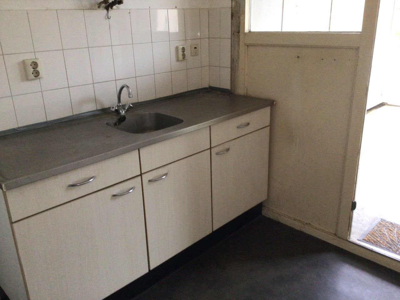 Affordable apartment with balcony - Image 2