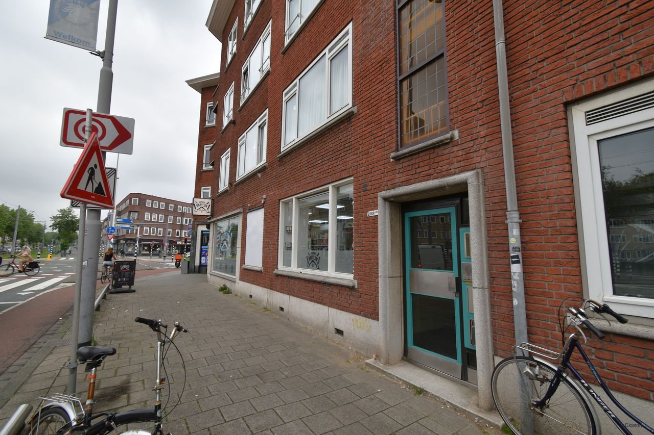 4-kamer appartement met balkon in Carnisse - Afbeelding 1