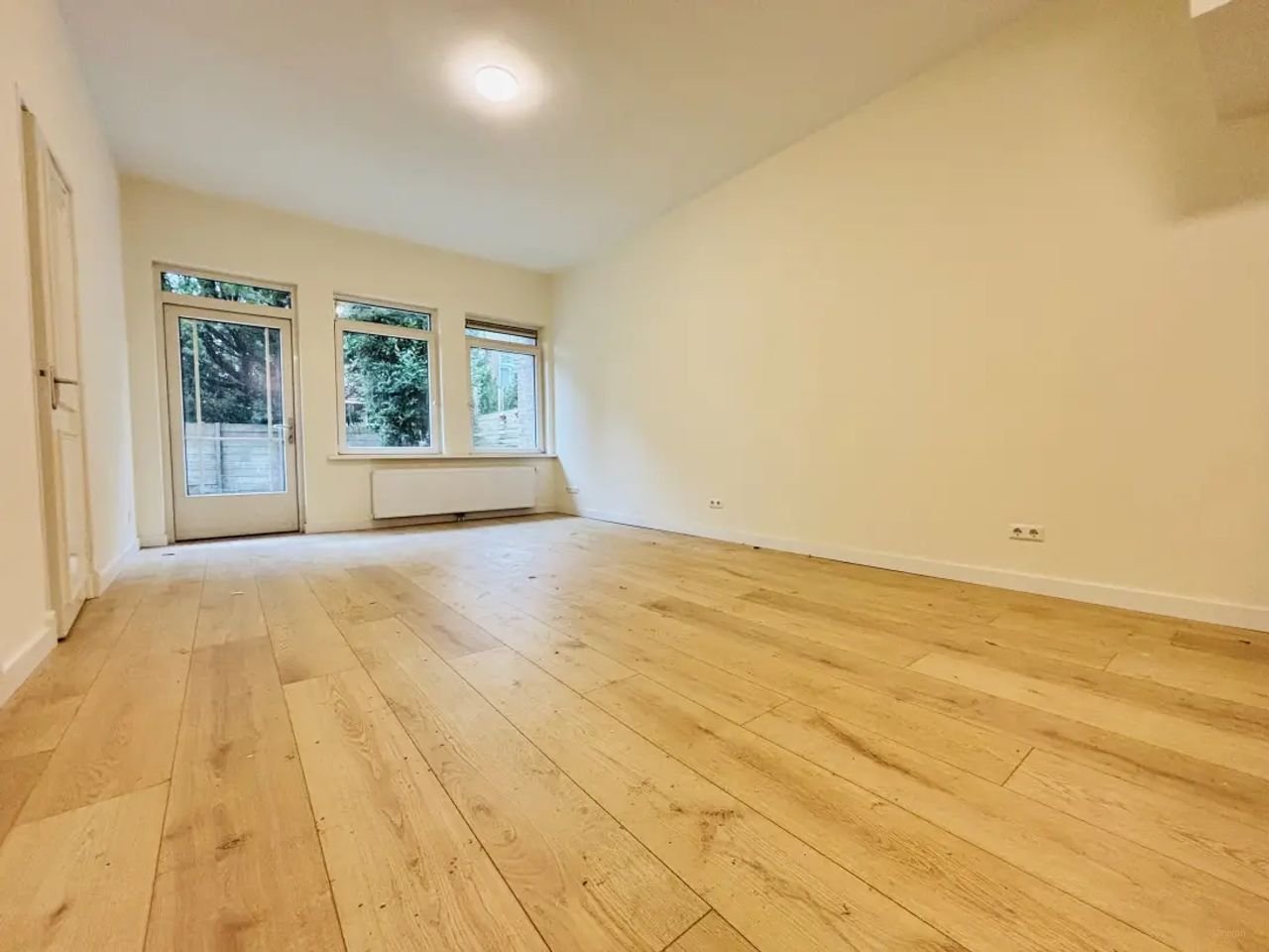 Benedenwoning met riante tuin in Bomenbuurt - Afbeelding 1