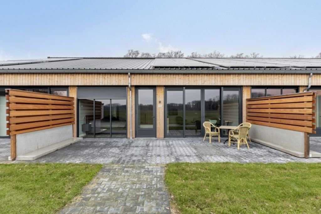 Furnished apartment with terrace - Image 2