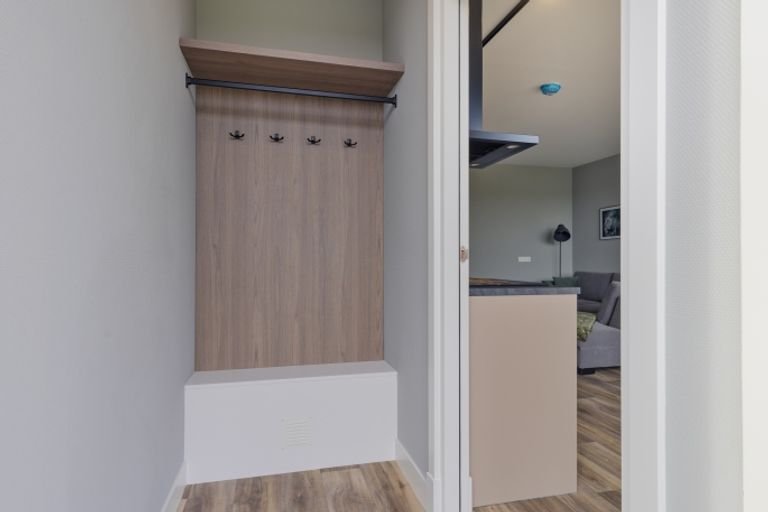 Furnished apartment with terrace - Image 4