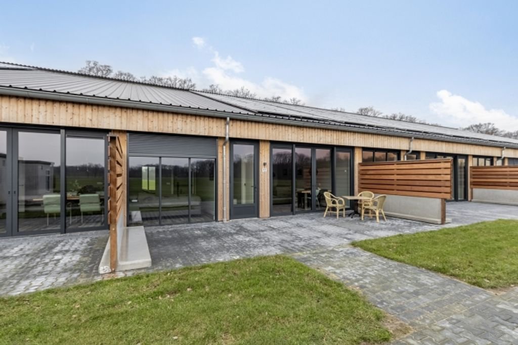 Furnished apartment with terrace - Image 1