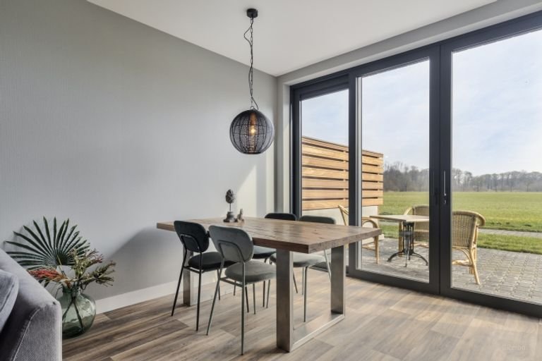 Furnished apartment with terrace - Image 6