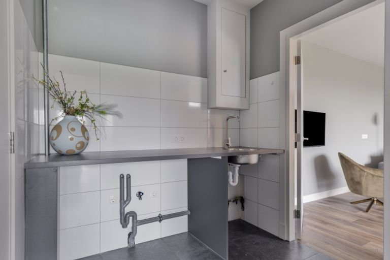 Furnished apartment with terrace - Image 17